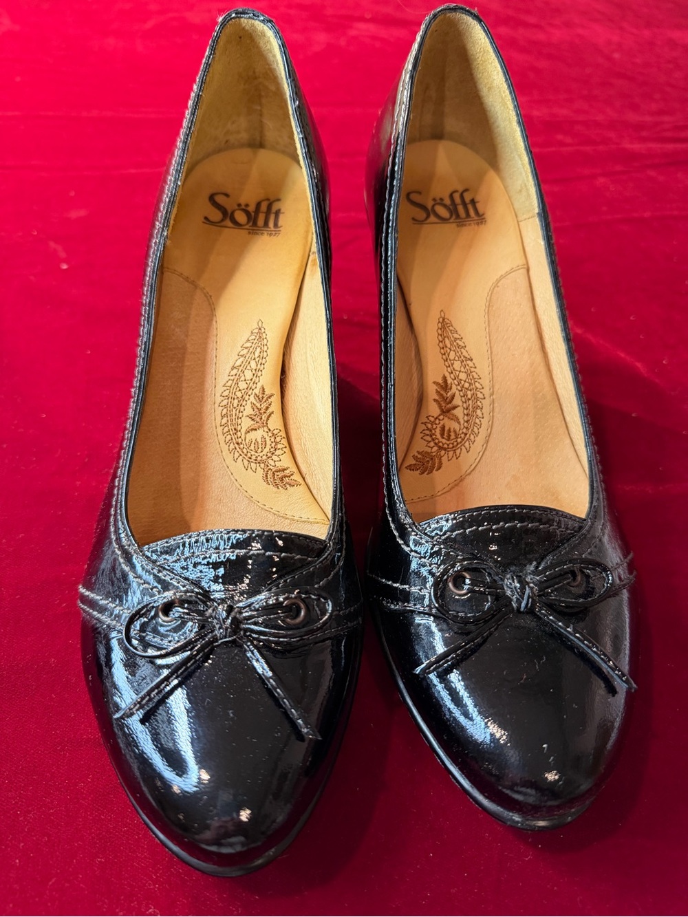Sofft Black Patent Leather Pointed-Toe Heels with Bow Trim